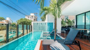 Outdoor pool - Sunset (Bombinhas)