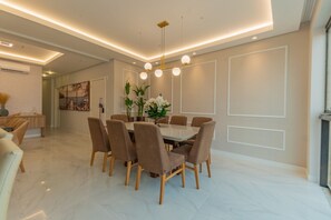 Basic Apartment | Dining - Sunset (Bombinhas)