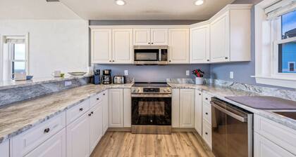 SUMMER SAVINGS Semi-Soundfront Dog Friendly w Pool, Elevator, Boat Ramp, Hot Tub