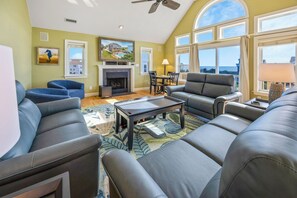 Smart TV, books - SemiSoundfront Dog Friendly w/ Pool, Elevator, Hot Tub, Tiki Bar, Cmty Boat Ramp (Salvo)