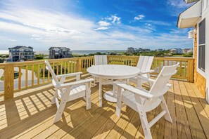 Outdoor dining - SemiSoundfront Dog Friendly w/ Pool, Elevator, Hot Tub, Tiki Bar, Cmty Boat Ramp (Salvo)