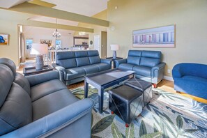 Smart TV, books - SemiSoundfront Dog Friendly w/ Pool, Elevator, Hot Tub, Tiki Bar, Cmty Boat Ramp (Salvo)