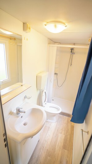 Bathroom - Happy Camp in Camping S'Ena Arrubia (Arborea)