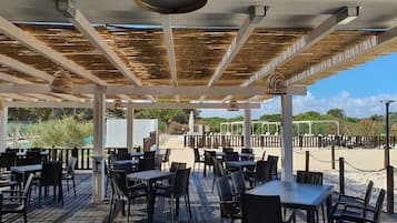 Beach bar