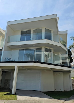Villa | Exterior