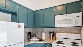 Fridge, microwave, stovetop, coffee/tea maker