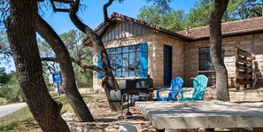 Outdoor dining - LakeTravis Bungalow 1 (Volente)