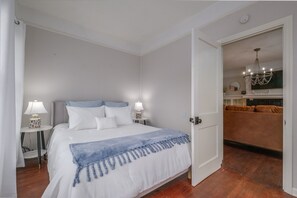 4 bedrooms, iron/ironing board, WiFi, bed sheets