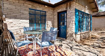 Walk to Lake Travis ✦ Lakefront Waterpark ✦ Cozy Studio w/ Firepit & Patio