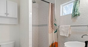 Umweltfreundliche Kosmetikartikel, Haartrockner, Handtücher, Seife