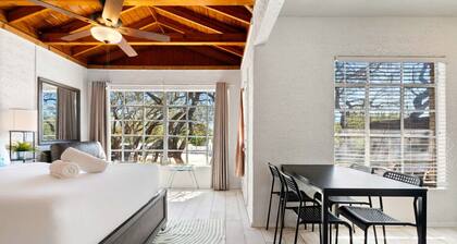 LakeTravis Bungalow 2