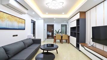 Departamento estándar, 2 habitaciones | Escritorio, espacio para trabajar con laptop y insonorización