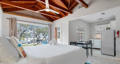 LakeTravis Bungalow 4