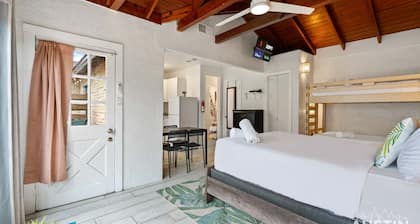LakeTravis Bungalow 4