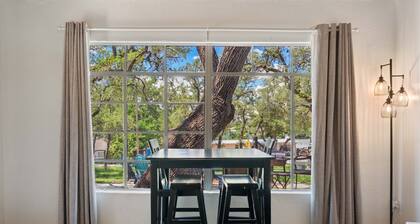 Walk to Lake Travis & FREE Waterpark! Glamping Bungalow, Patio w/ Grill+Firepit