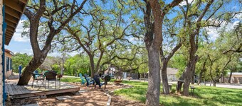 Walk to Lake Travis & FREE Waterpark! Glamping Bungalow, Patio w/ Grill+Firepit