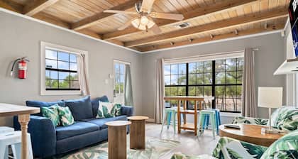 LakeTravis Bungalow8