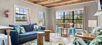 LakeTravis Bungalow8