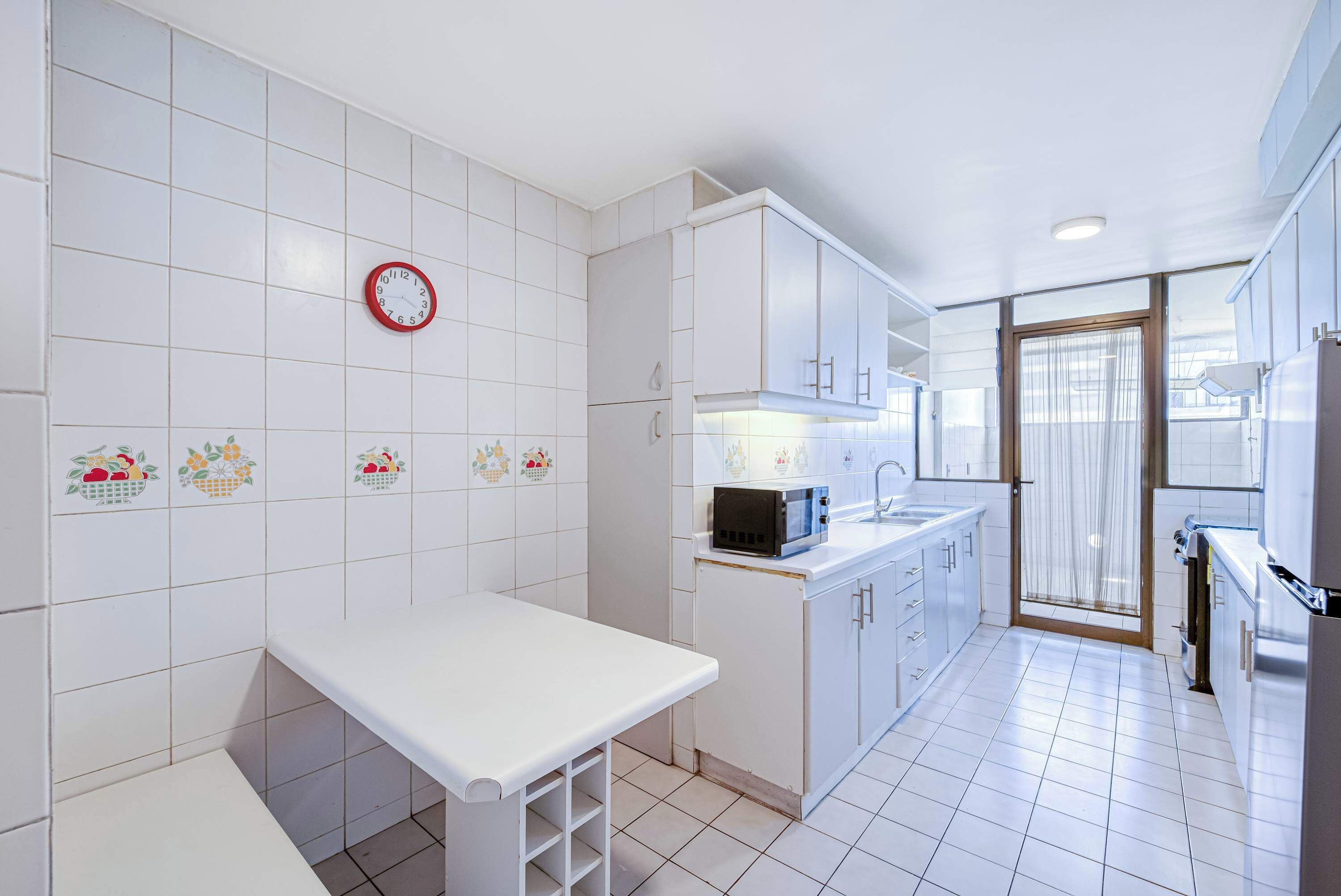 Kühlschrank, Mikrowelle, Herdplatte, Toaster