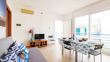 LĂ€genhet - havsutsikt | Vardagsrum | 32-tums tv med digitalkanaler