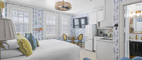 1 slaapkamer, een strijkplank/strijkijzer, gratis wifi, beddengoed