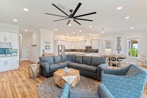 Smart TV, fireplace, video games, DVD player - "Salty Sue" Luxury Waterfront Home, Pool, Boat Dock, Game Room (Navarre)