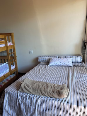 2 bedrooms, WiFi, bed sheets - Cozy house in the Valley of the Vines. Among the trees, Immersed in nature. (Araras Petrópolis)