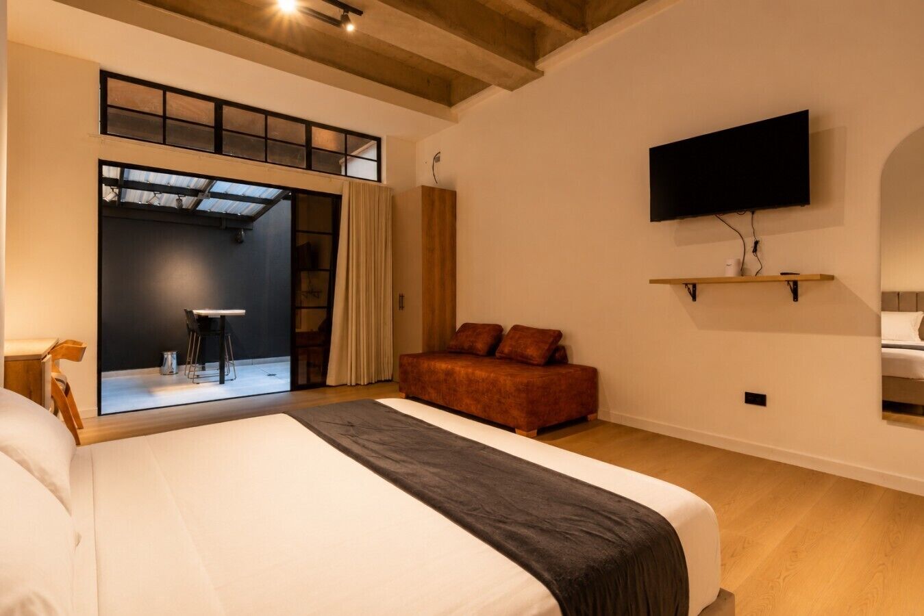 1 Schlafzimmer, Schreibtisch, Bügeleisen/Bügelbrett, Reisekinderbett