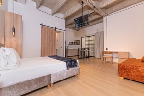 1 bedroom, desk, iron/ironing board, free WiFi