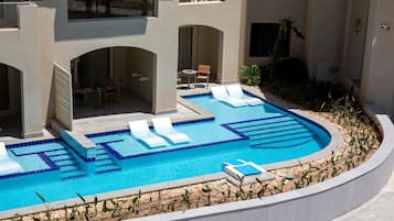 Caja de seguridad en la habitación y escritorio