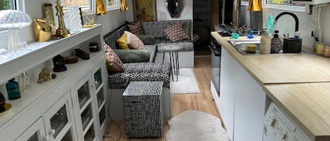 Kühlschrank, Ofen, Herdplatte, Wasserkocher