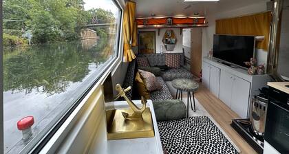 London Dutch Barge - Sleeps 3 & Cosy Fireplace