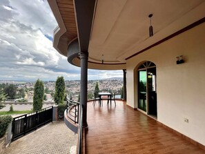 Outdoor dining - Superb View Private partment Kigali (Kigali)