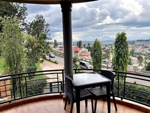 Outdoor dining - Superb View Private partment Kigali (Kigali)