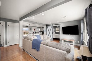 Smart TV, fireplace, table football, computer monitors - Lake Cumberland Luxury #2! Amazing Lake views, hot tub, fire pit! (Monticello)