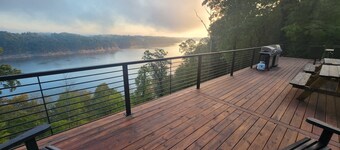 Lake Cumberland Luxury #2! Amazing Lake views, hot tub, fire pit!