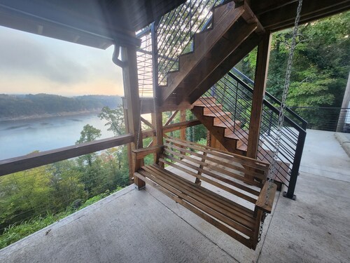 Lake Cumberland Luxury #2! Amazing Lake views, hot tub, fire pit!