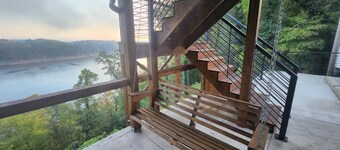 Lake Cumberland Luxury #2! Amazing Lake views, hot tub, fire pit!