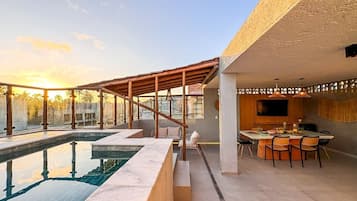 Villa | Outdoor dining