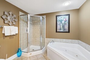 Deluxe Condo, 2 Bedrooms, Balcony, Beach View | Bathroom | Free toiletries, towels, soap, shampoo - San Carlos 1008 (Gulf Shores)