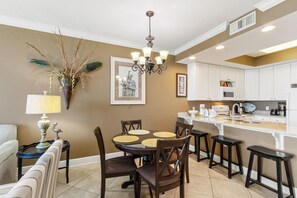 In-room dining - San Carlos 1008 (Gulf Shores)