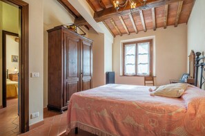 Talo, patio, näköala puutarhaan | 3 makuuhuonetta, silitysrauta/-lauta, ilmaiset vauvansängyt