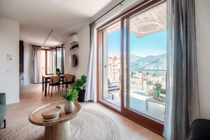 Apartment, Lake View | Living area | 30-inch TV with digital channels - Bella Vita (Menaggio)