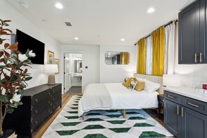 1 bedroom, iron/ironing board, free WiFi, bed sheets - Magnolia Room at Faubourg Orleans, ADA Compliant King Bedroom with Kitchenette (New Orleans)