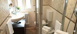 Apartment, Balcony | Bathroom