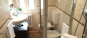 Apartment, Balkon | Badezimmer