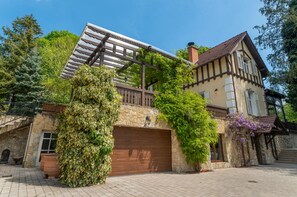 Exterior - Luxurious 8,000 sq ft Private Villa in Budapest – Exclusive Retreat (Budapest)