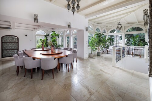 Luxurious 8,000 sq ft Private Villa in Budapest – Exclusive Retreat