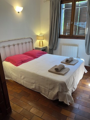 1 bedroom, iron/ironing board, bed sheets