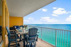 屋外ダイニングエリア